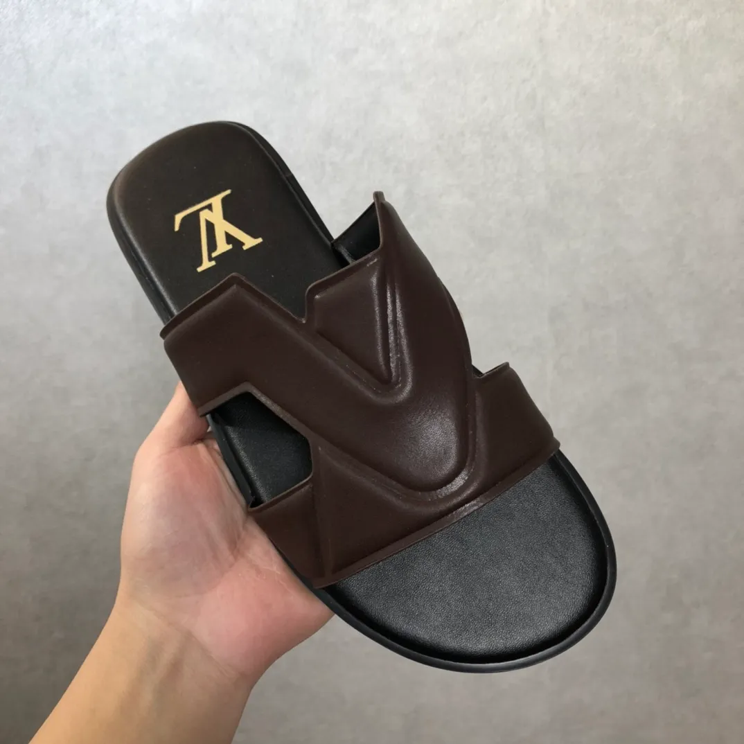 Factory price: 270💰LV counters are selling new brand luxury men's slippers, casual, loose and comfortable. The must-have model in the picture above [Happy][Happy], multiple colors available Size: 38-44, customized 45